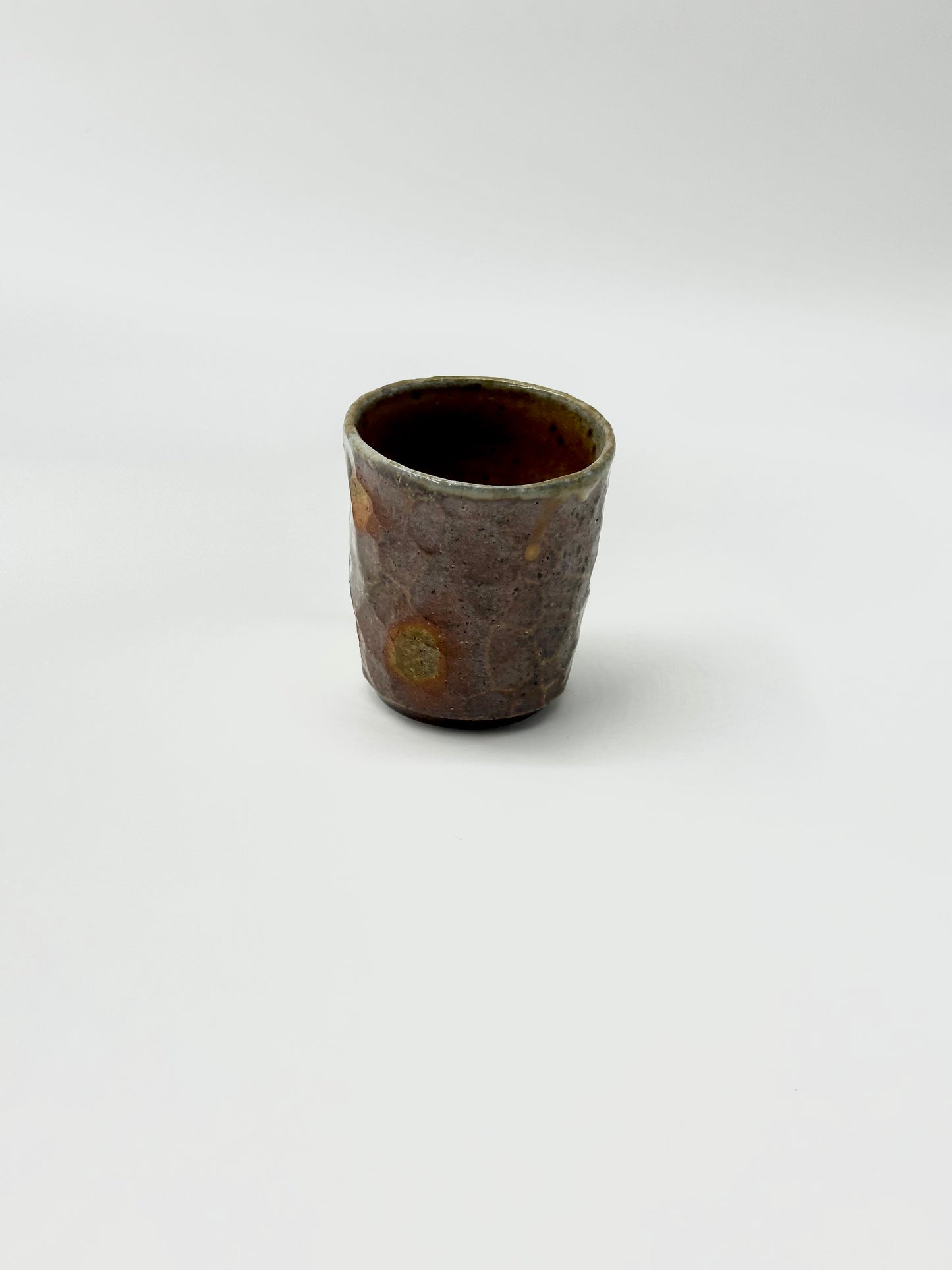 Wood-fired faceted cup